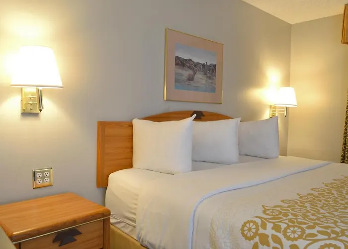 Days Inn & Suites By Wyndham Airport Albuquerque